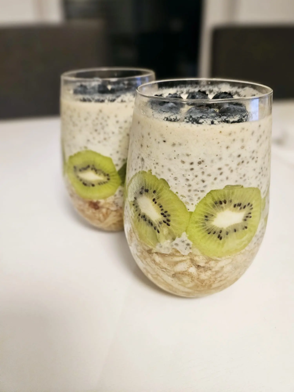 Przepis na fit deser szarlotka-kiwi z migdałami