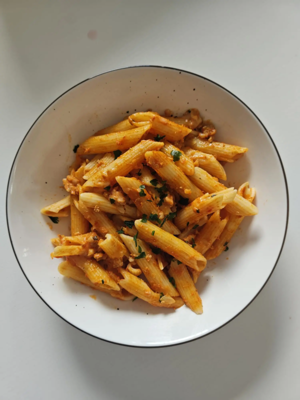 dietetyk kliniczny leszno makaron penne z drobiowym mięsem mielonym w sosie pomidorowo-jogurtowym